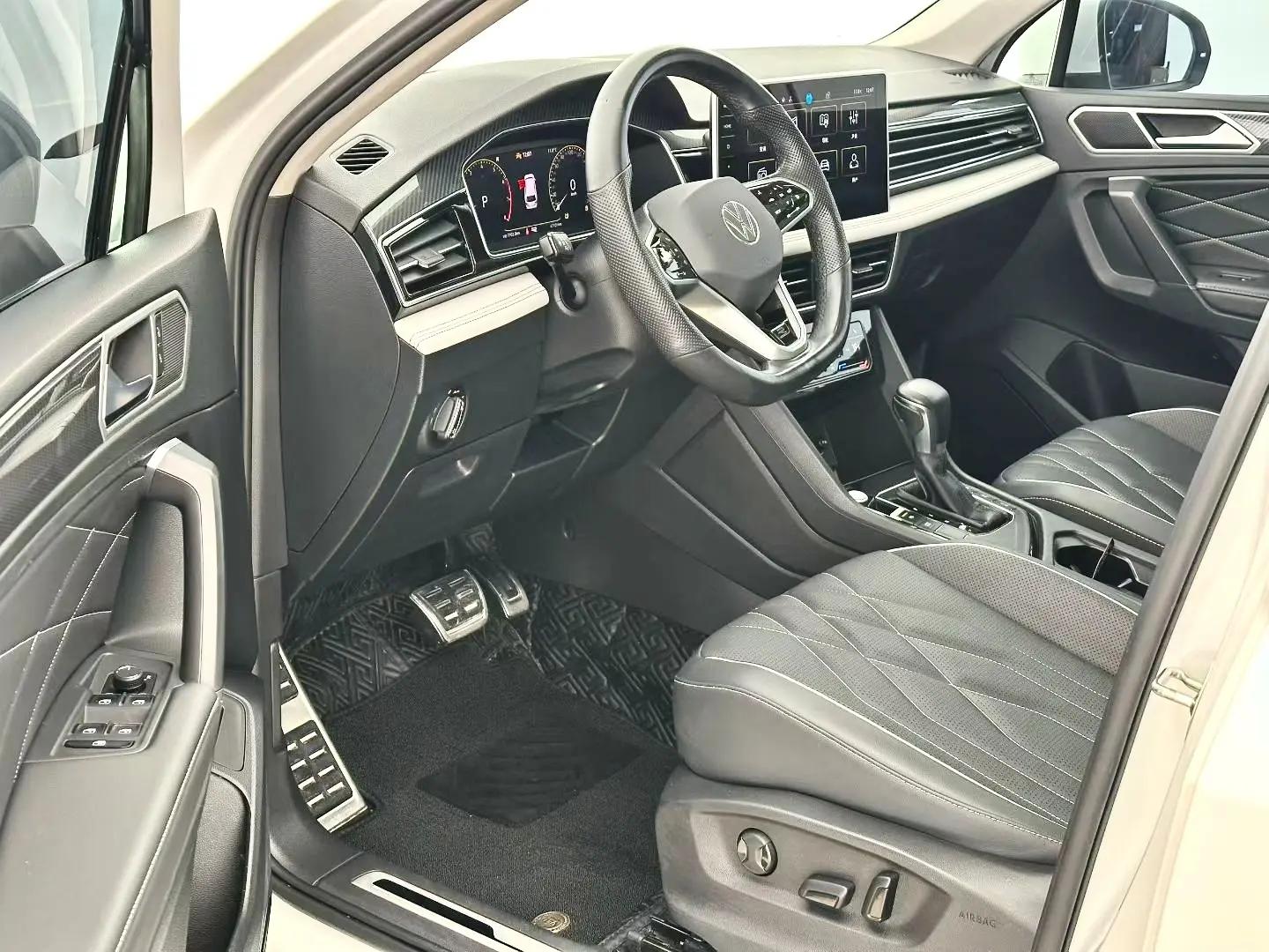 Tiguan L 2023 330TSI Automatic Two-Drive R-Line Enjoy Edition 4