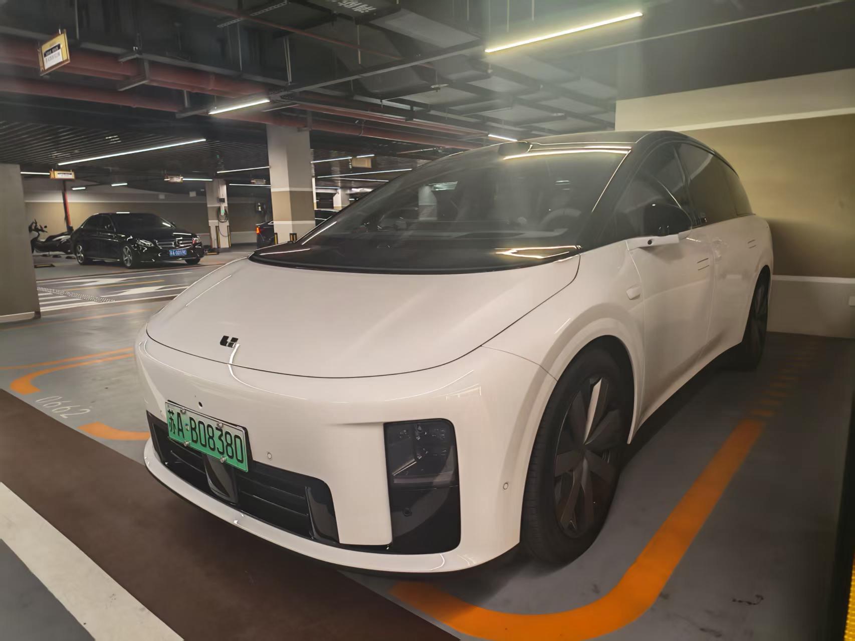 Li 2025 i8 Ultra Automatic