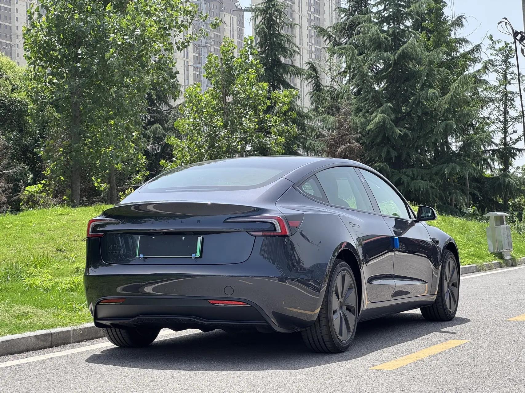 Tesla 2025 Model 3 Rear-Wheel Drive (Refreshed) Automatic 3