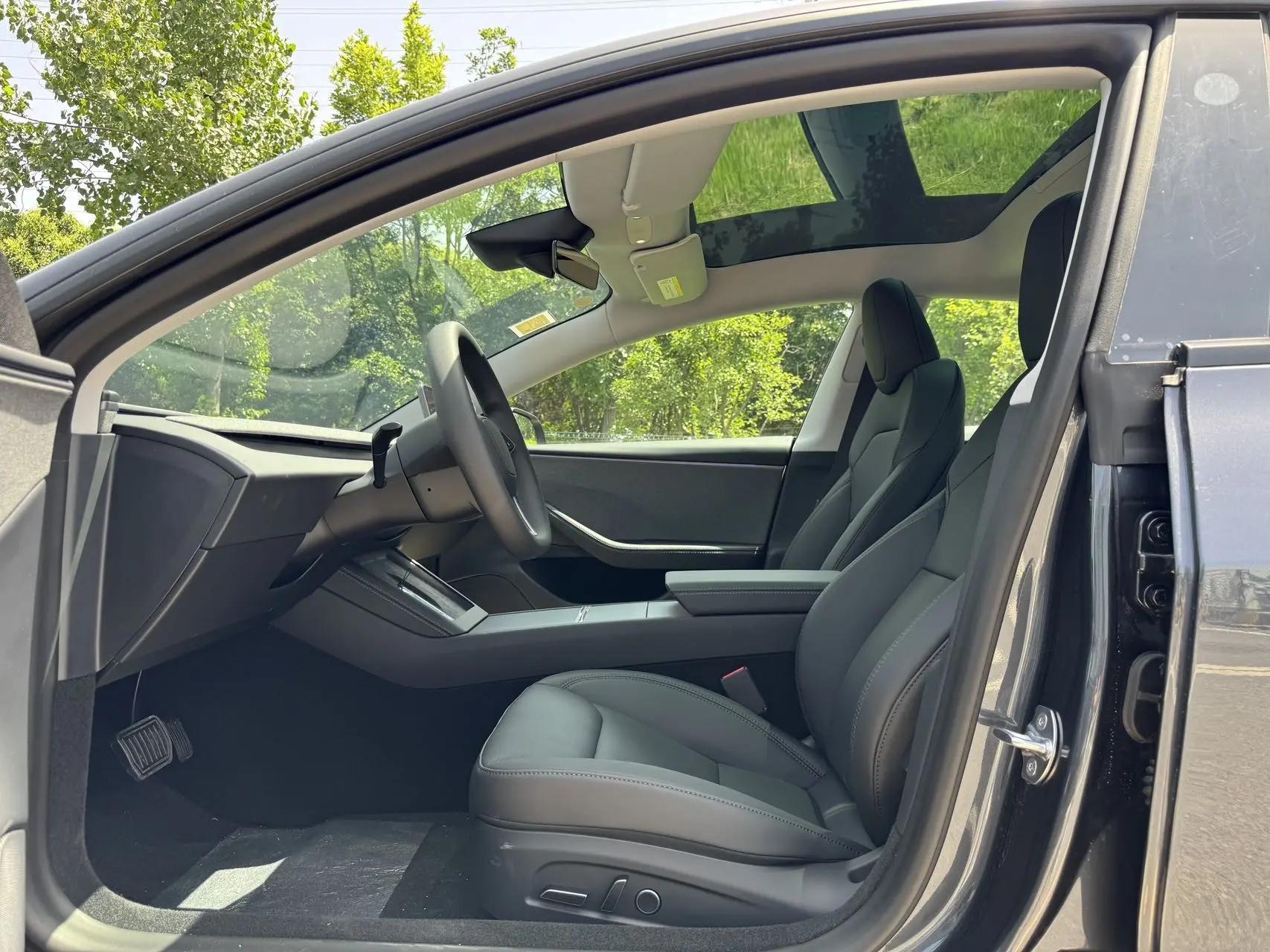 Tesla 2025 Model 3 Rear-Wheel Drive (Refreshed) Automatic 4