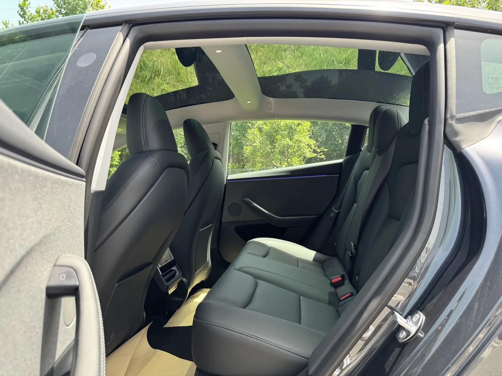 Tesla 2025 Model 3 Rear-Wheel Drive (Refreshed) Automatic 5