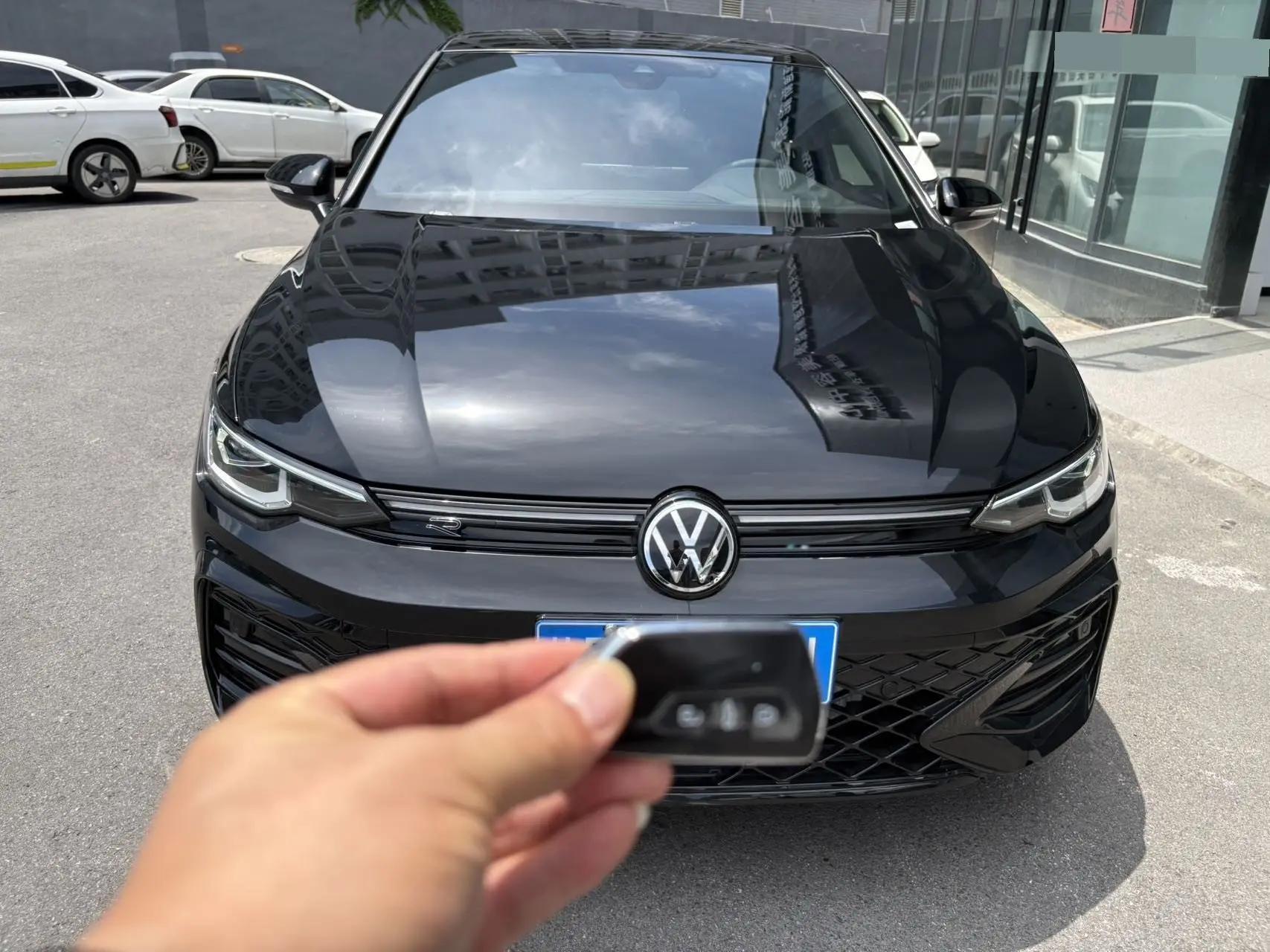 Volkswagen 2025 Golf 8 R-Line 1.5TSI 300TSI Automatic 2