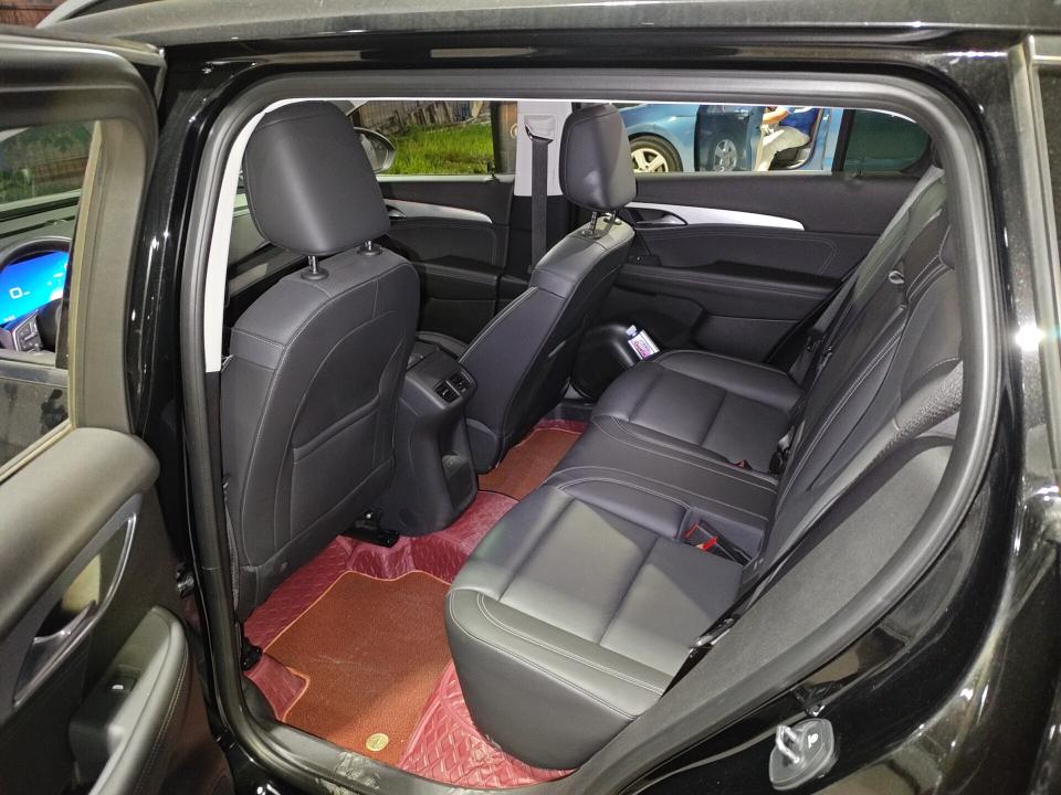 Buick 2025 Angkewei Plus 2.0T 28T 4-wheel drive platinum version automatic gear 2