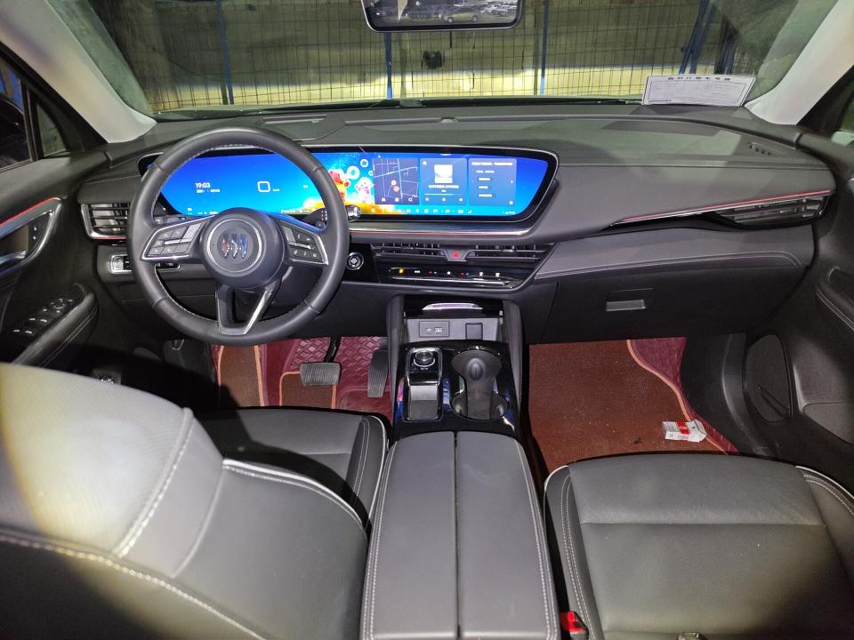 Buick 2025 Angkewei Plus 2.0T 28T 4-wheel drive platinum version automatic gear 4