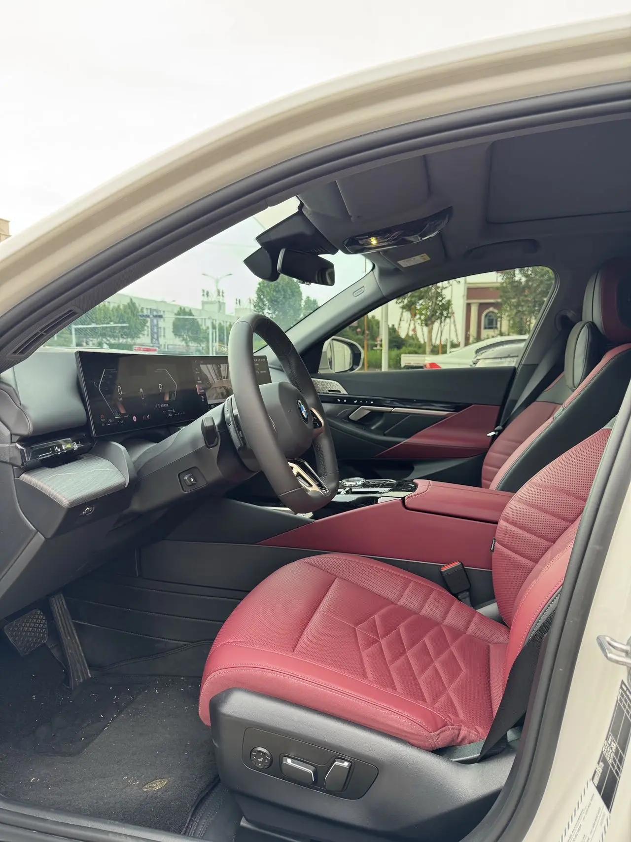 BMW 5 Series 2025 Model 530Li 48V 2.0T Luxury Version M Sport Package Automatic 5