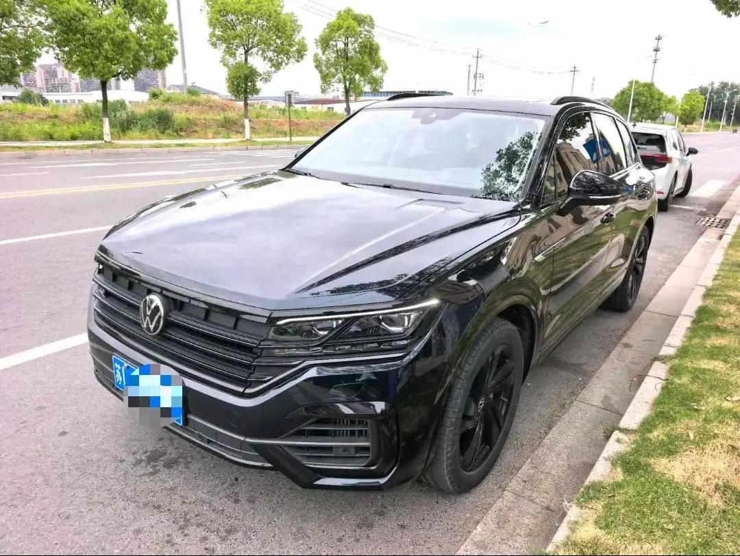 Touareg 2022 3.0TSI Prestige Edition with Black Sport Package