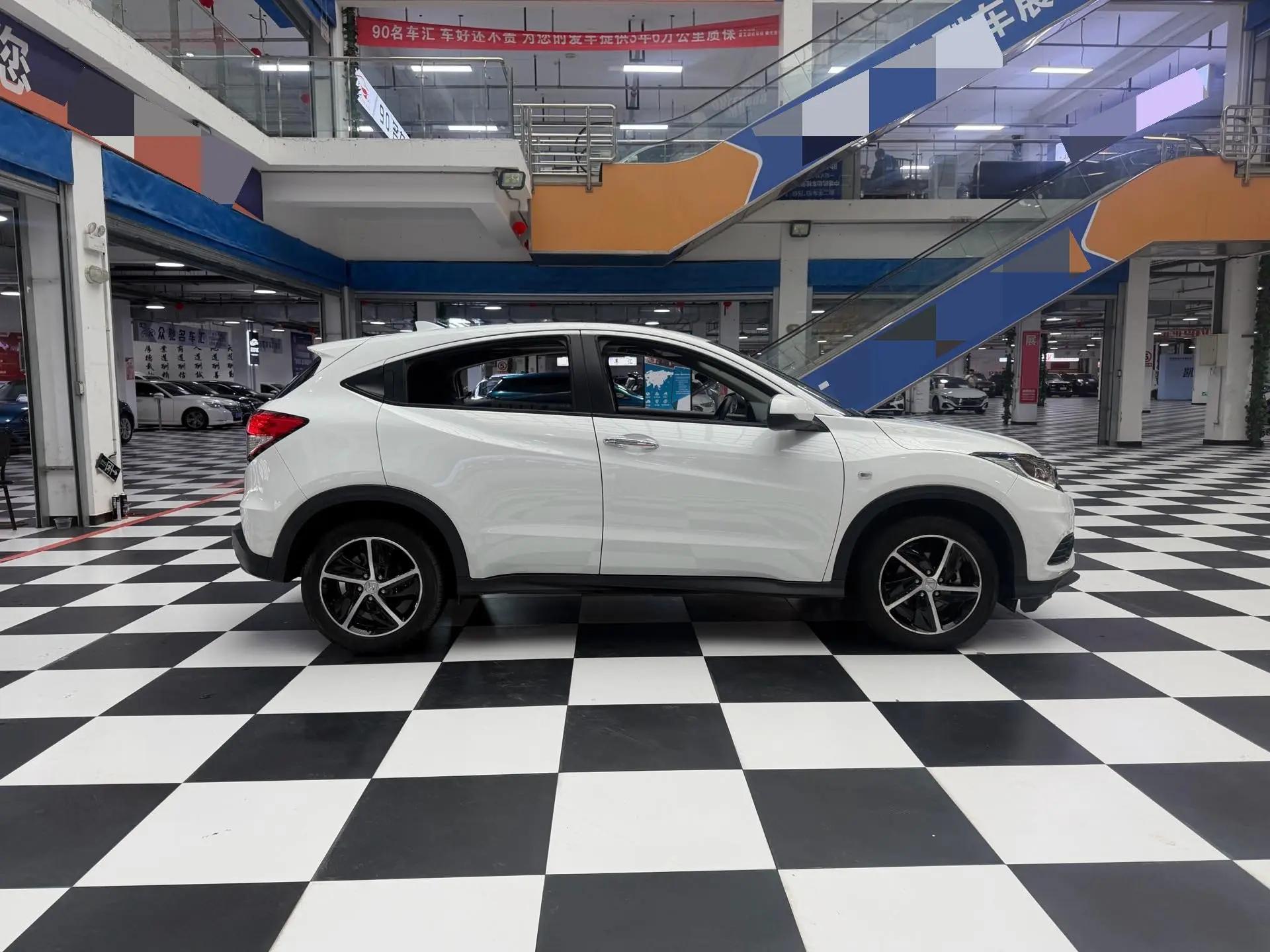 Vezel 2020 1.5L CVT Pioneer Edition 4