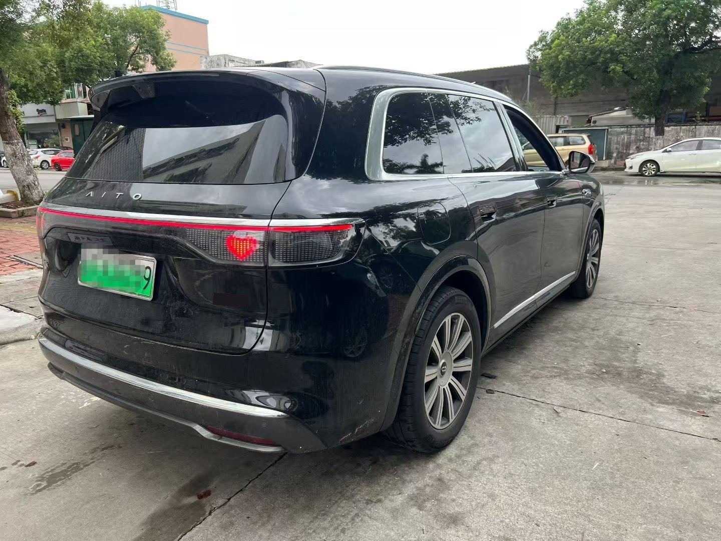 AITO M8 2025 extended range Max version 53.4kWh 6-seat version 7