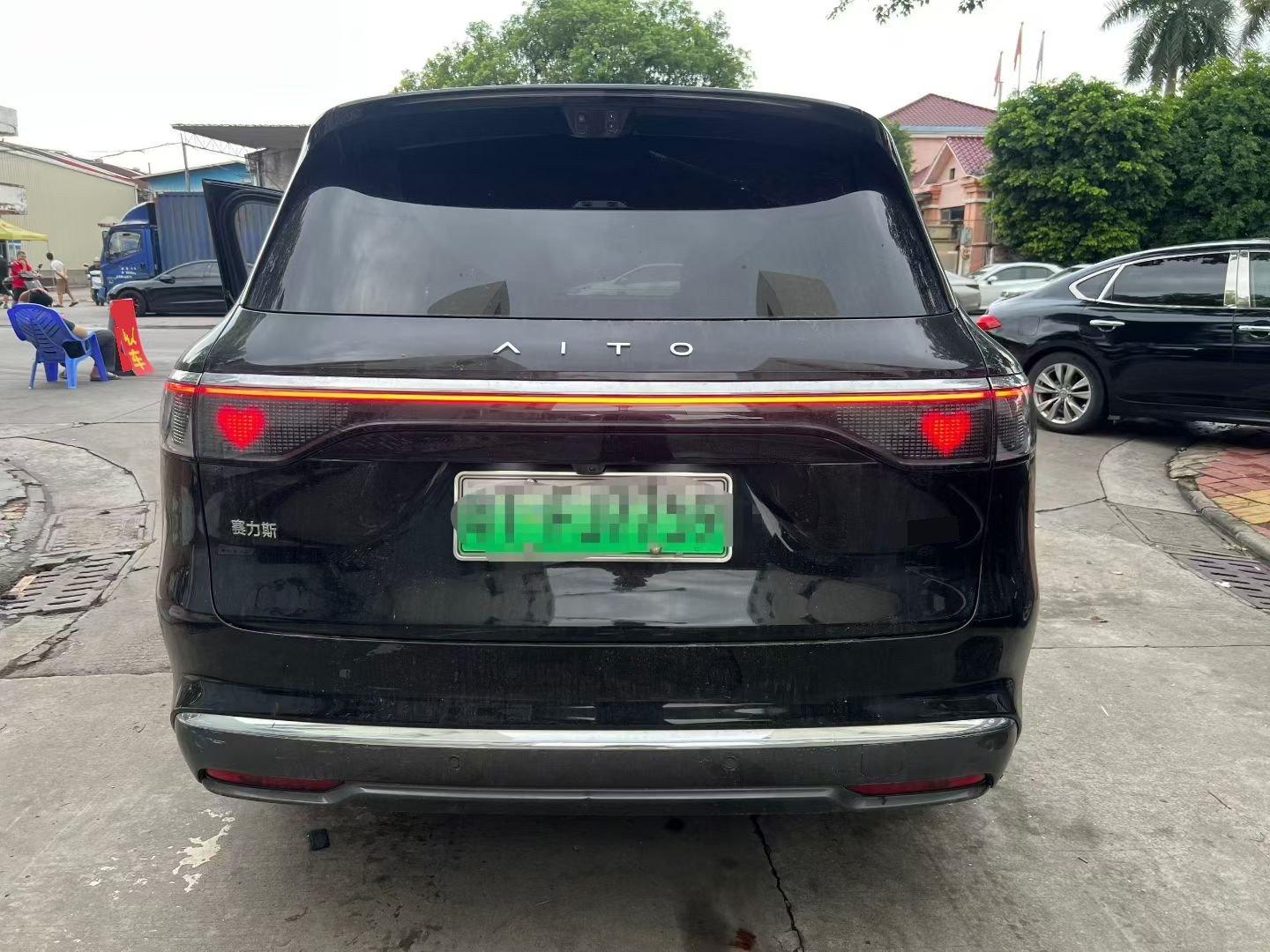 AITO M8 2025 extended range Max version 53.4kWh 6-seat version 8