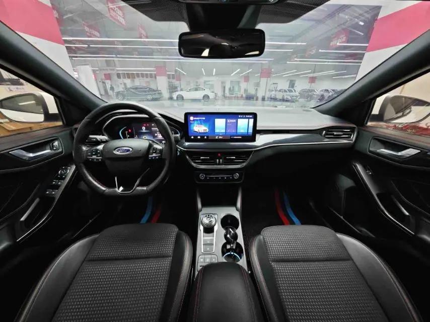 Focus 2021 sedan EcoBoost 180 automatic ST Line 4