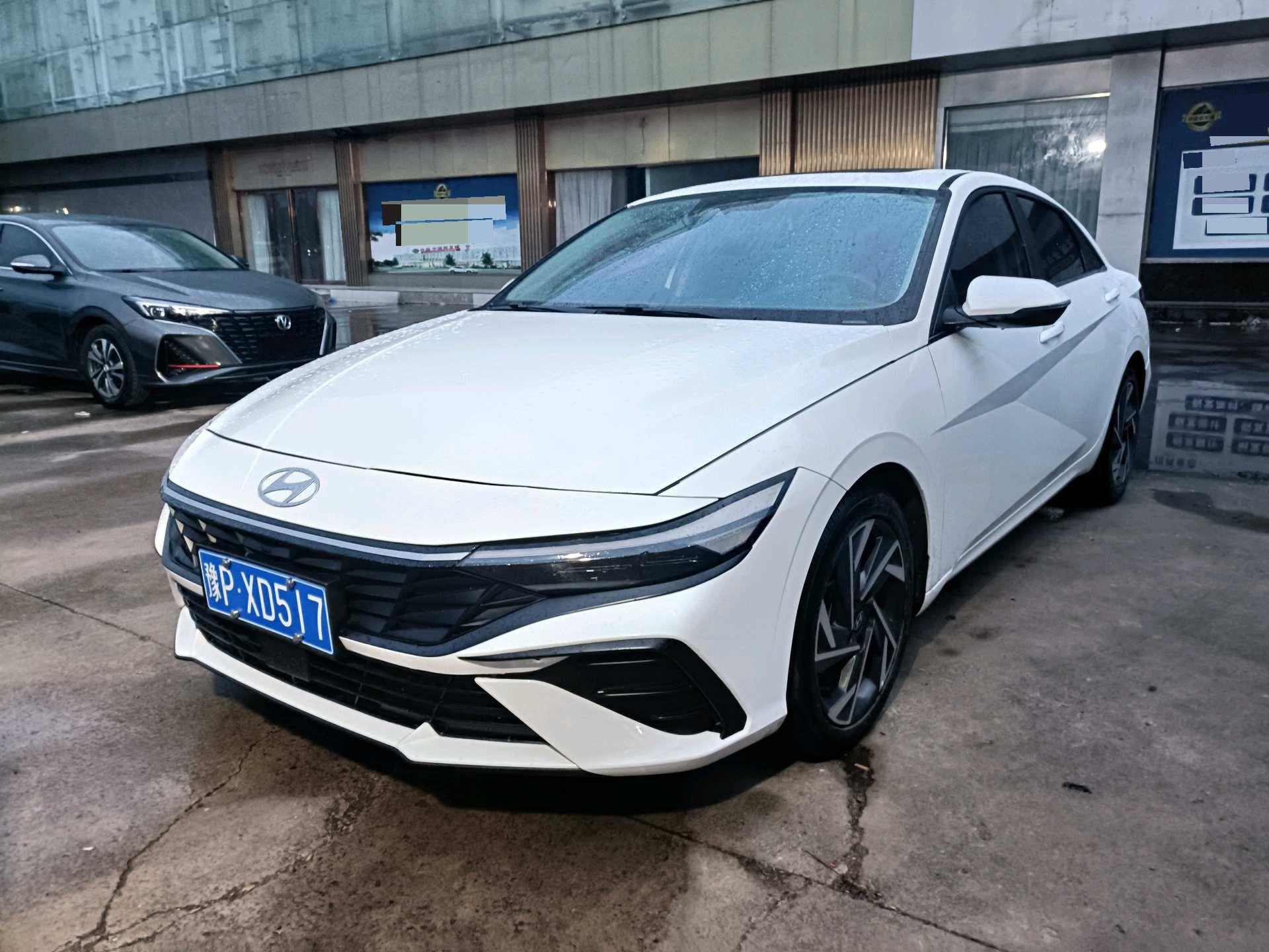 Elantra 2023 1.5L CVT LUX Premium Edition
