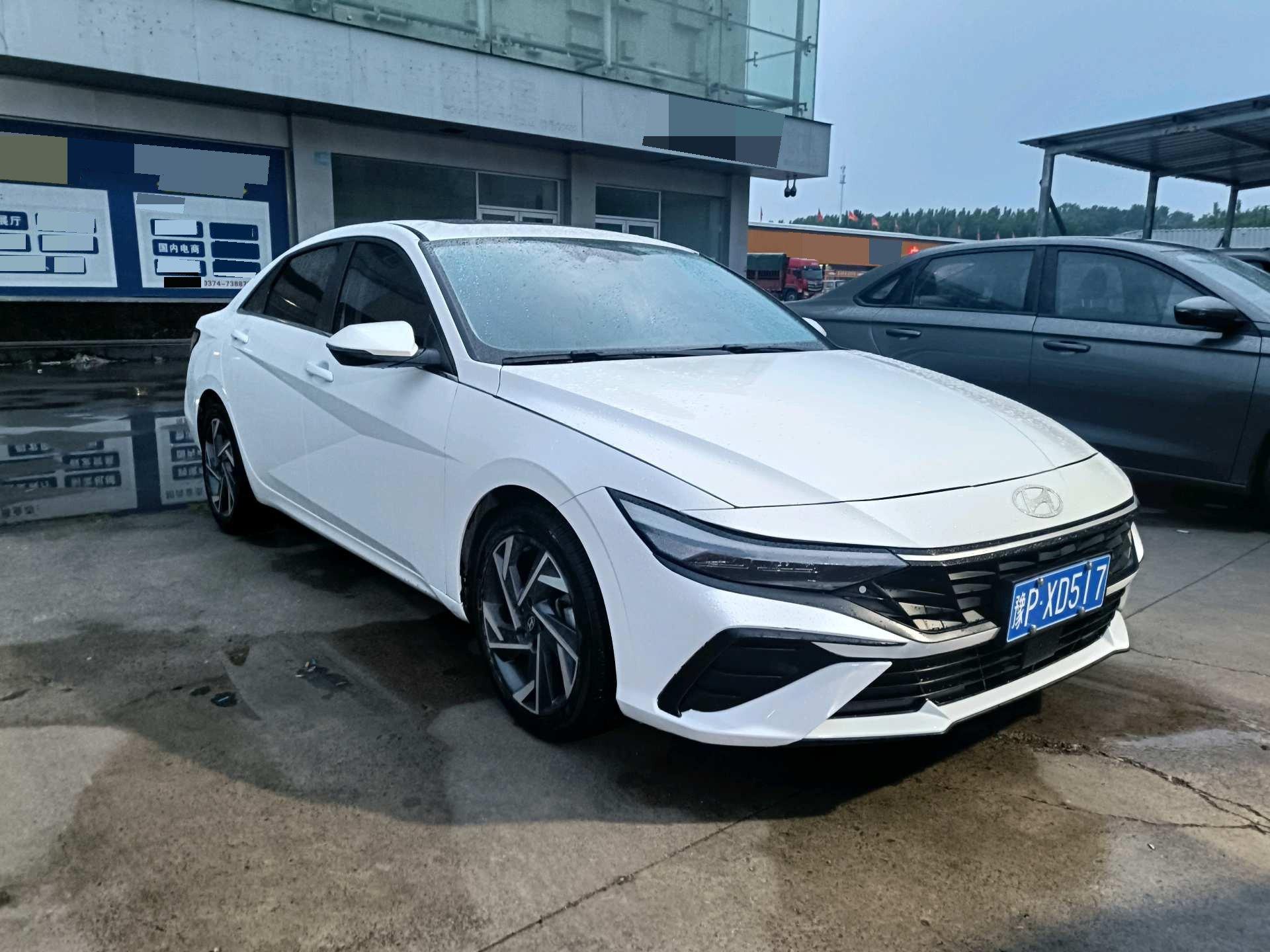 Elantra 2023 1.5L CVT LUX Premium Edition 2