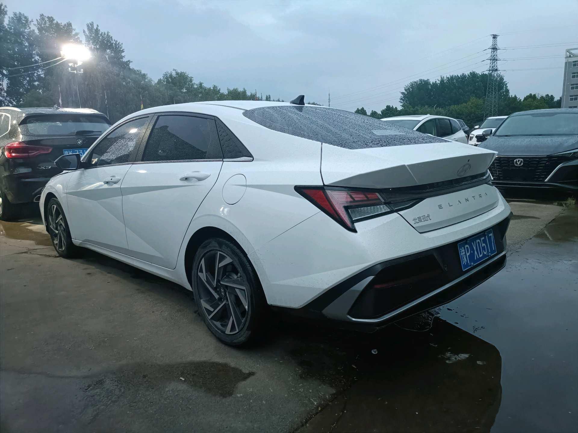 Elantra 2023 1.5L CVT LUX Premium Edition 5
