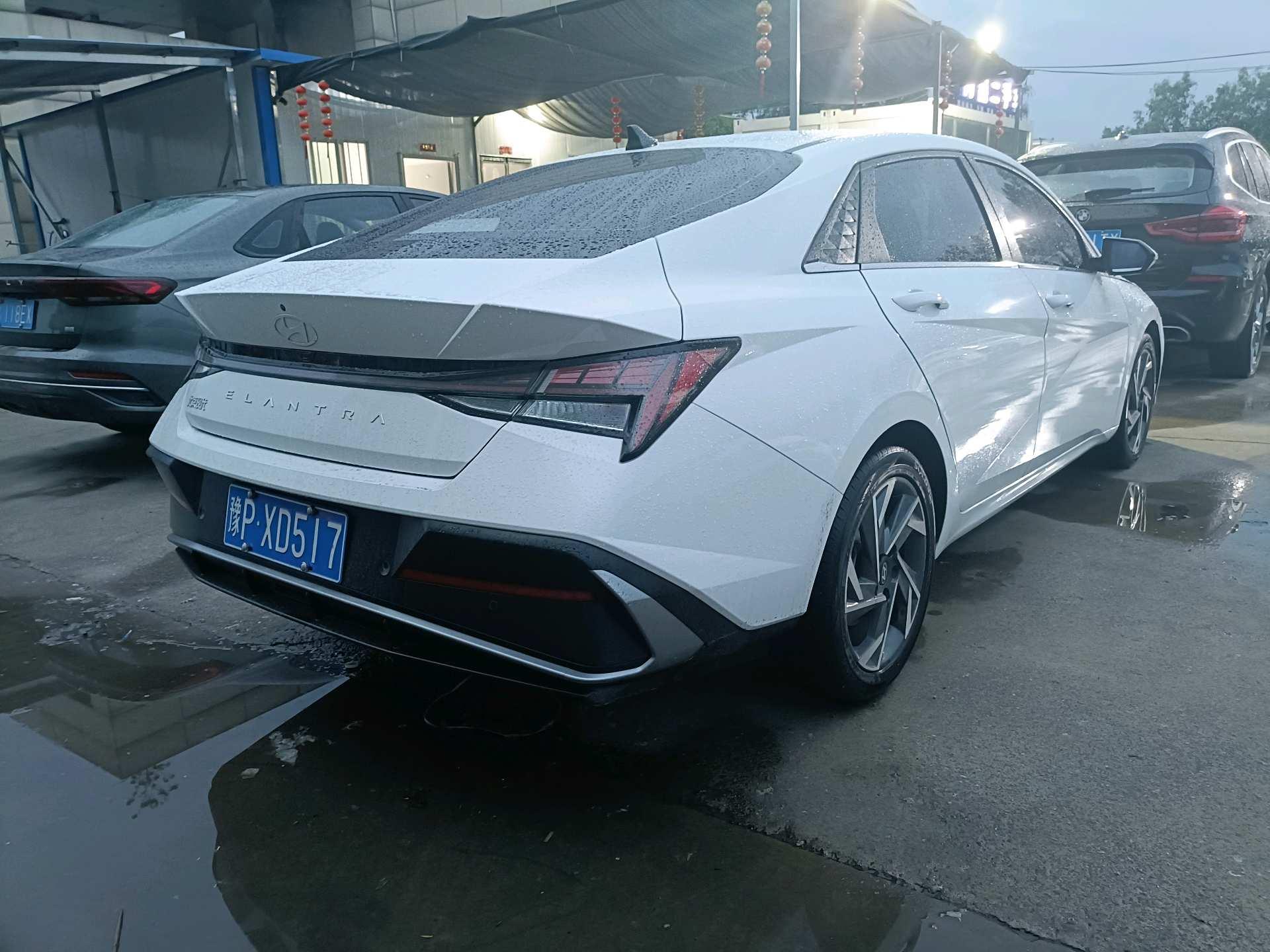 Elantra 2023 1.5L CVT LUX Premium Edition 6