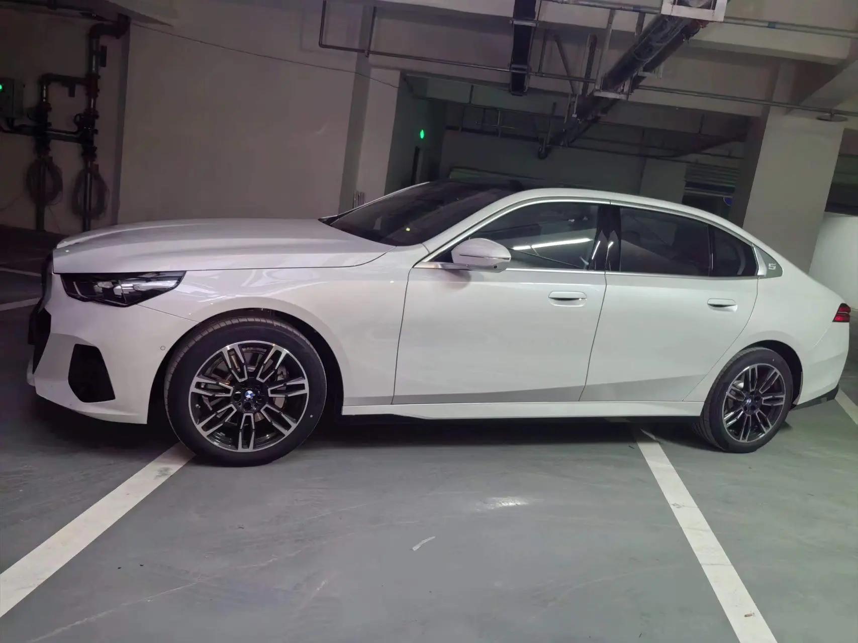 BMW 5 Series 2025 Model 530Li 48V 2.0T Luxury Line M Sport Package Automatic 2