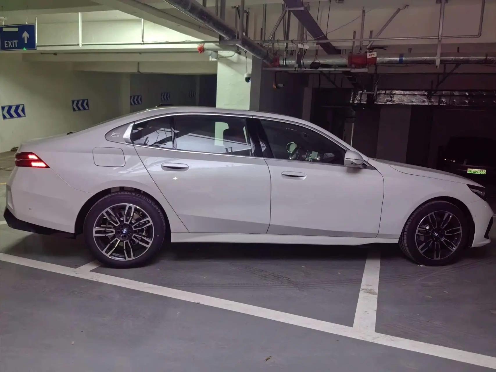 BMW 5 Series 2025 Model 530Li 48V 2.0T Luxury Line M Sport Package Automatic 8