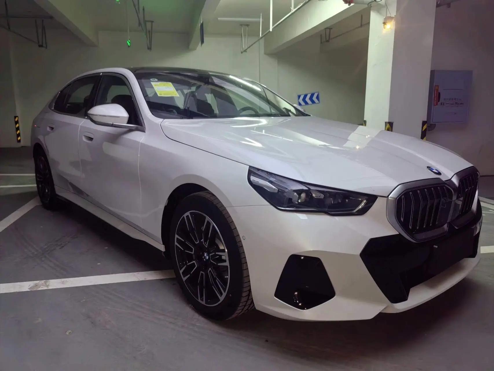 BMW 5 Series 2025 Model 530Li 48V 2.0T Luxury Line M Sport Package Automatic 9