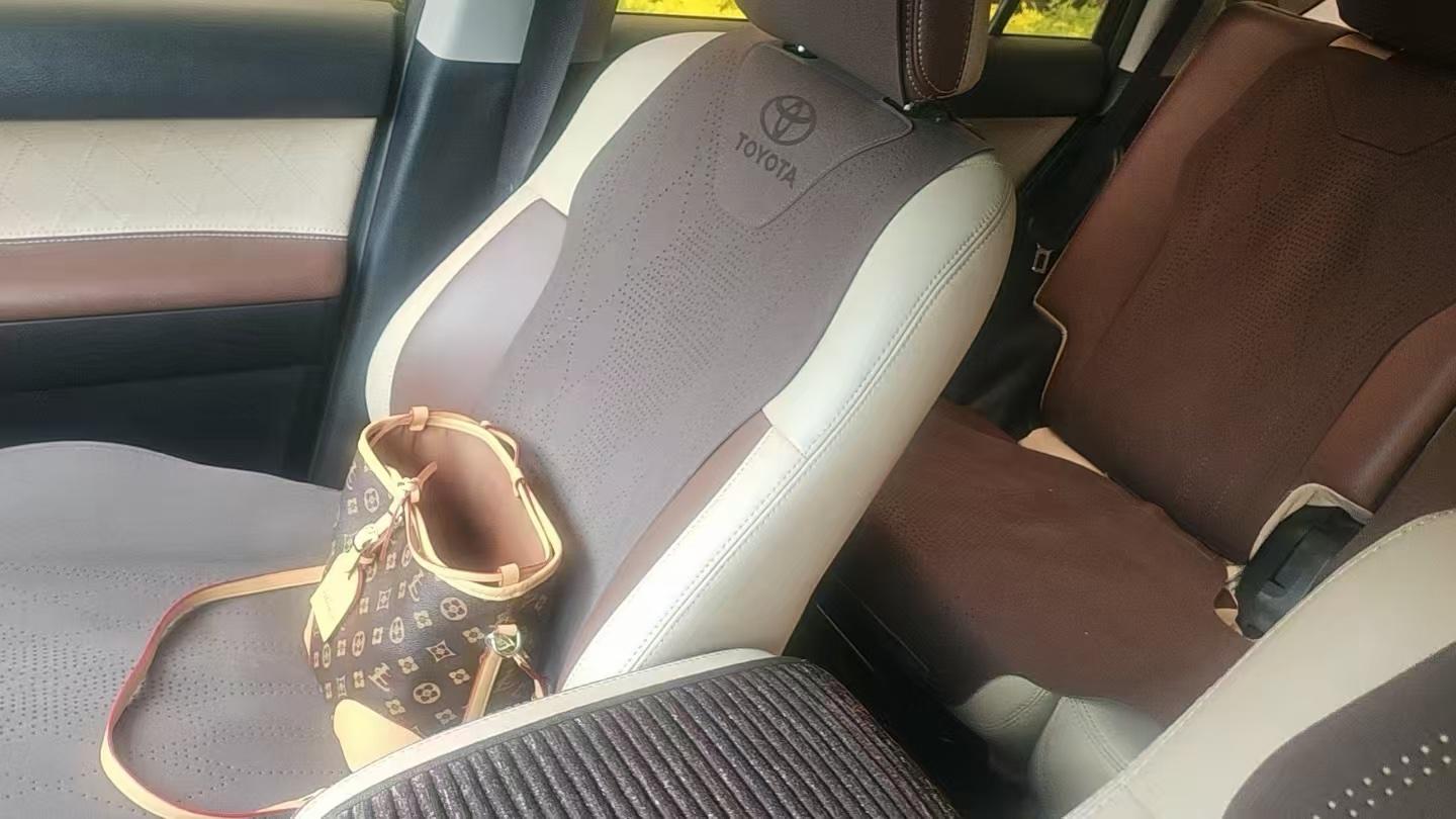 Prado (Imported) 2014 2.7L Automatic Standard Edition 6