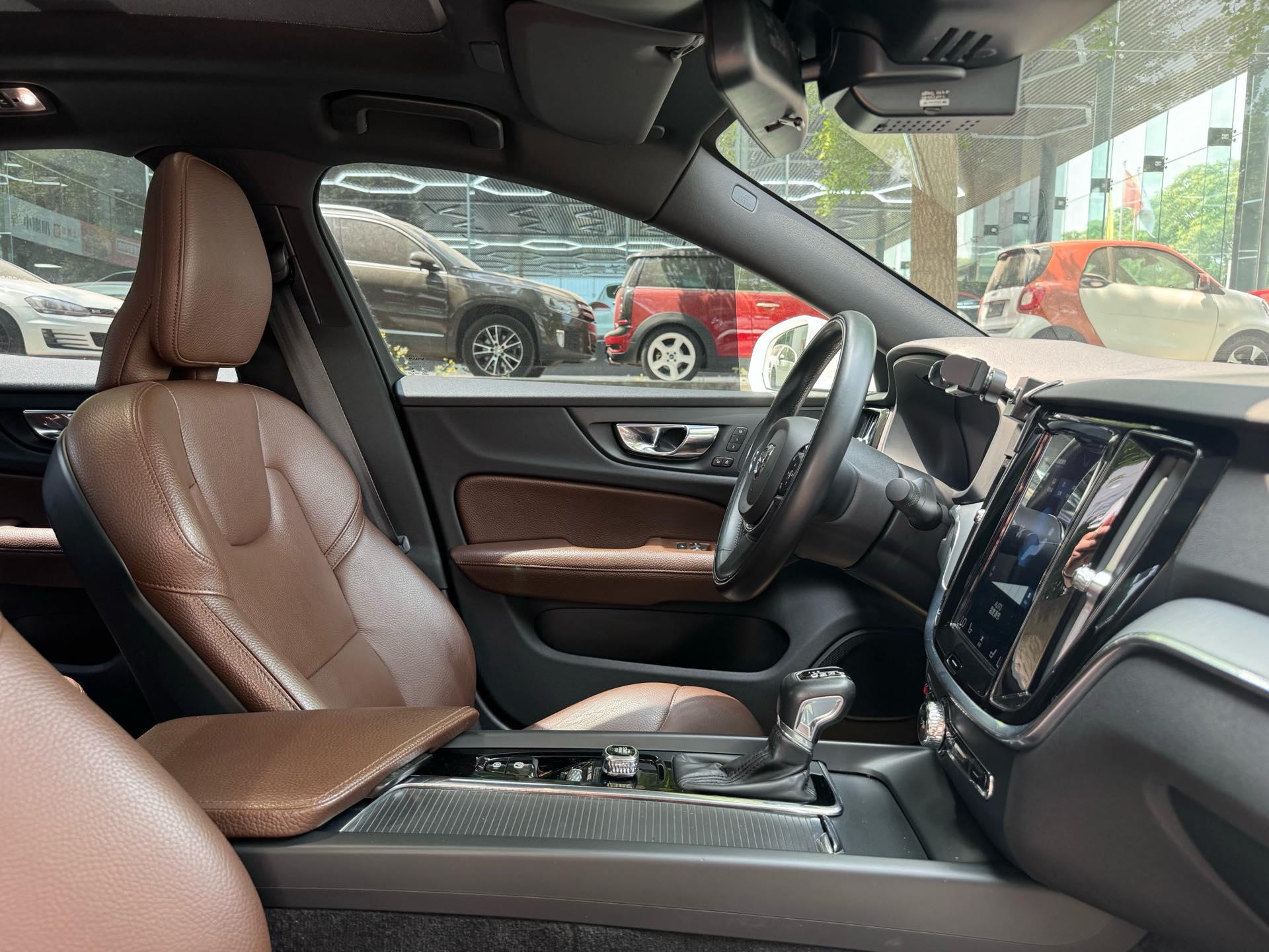 Volvo S60 2020 T4 Zhiyi Deluxe Edition 6