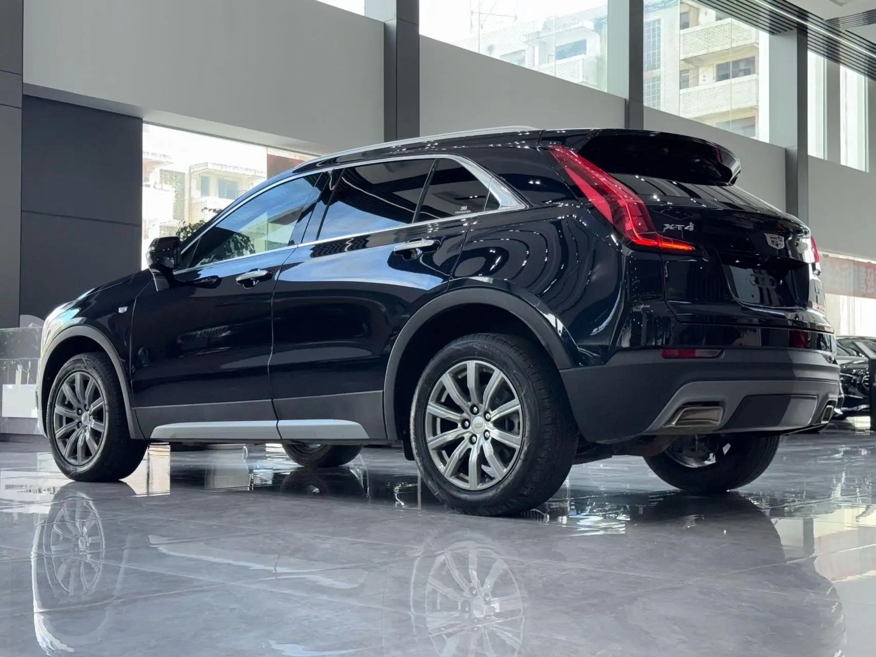 Cadillac XT4 2020 28T Two-Drive Luxury Sports 3