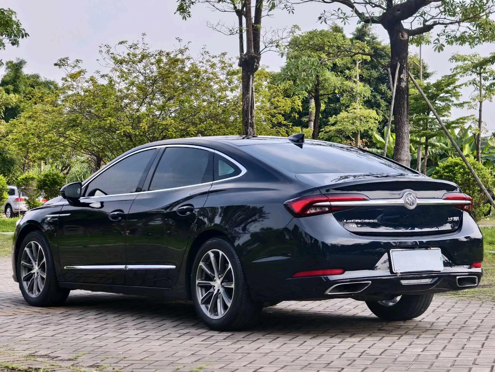 LaCrosse 2019 28T Luxury Model 7