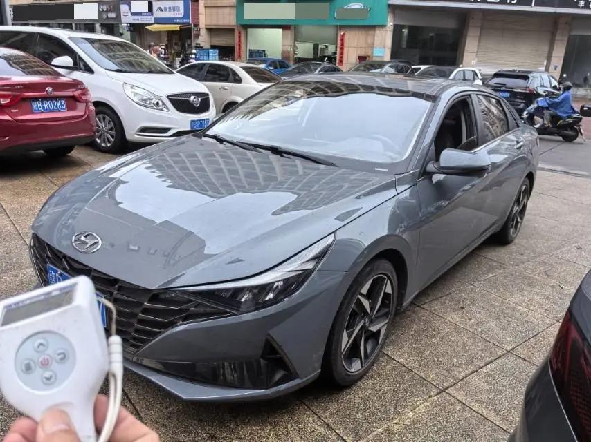 Elantra 2022 1.5L CVT LUX Premium Edition