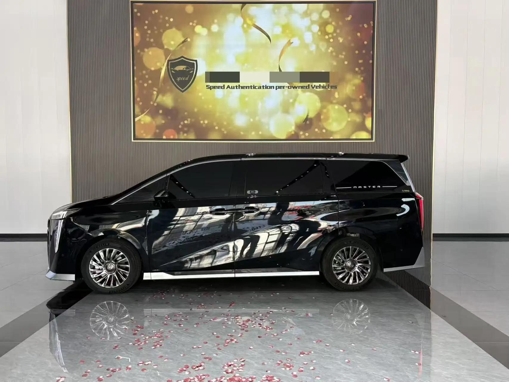 GAC Trumpchi 2024 M8 2.0T 400T Grand Master Series Pioneer Edition Automatic 2