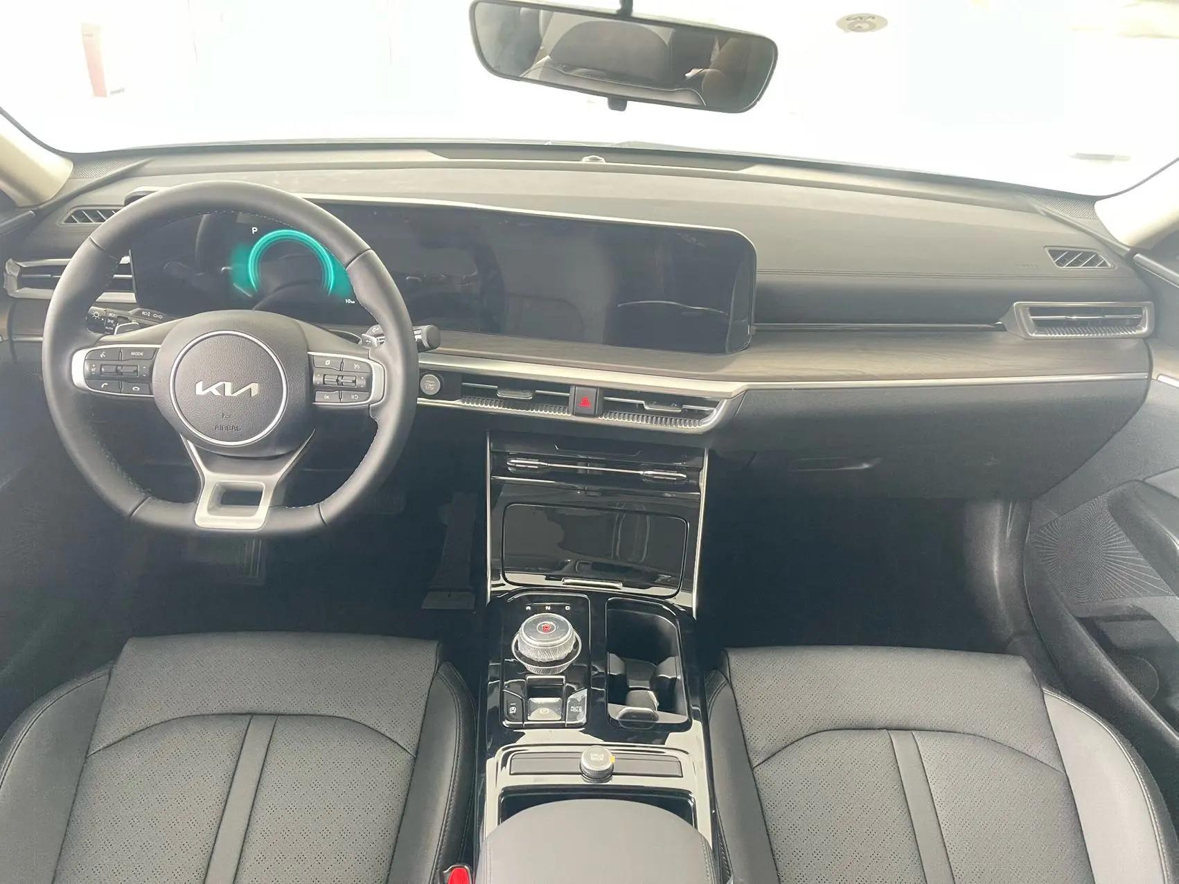Kia 2025 K5 1.5T Deluxe Edition Automatic Gear 10