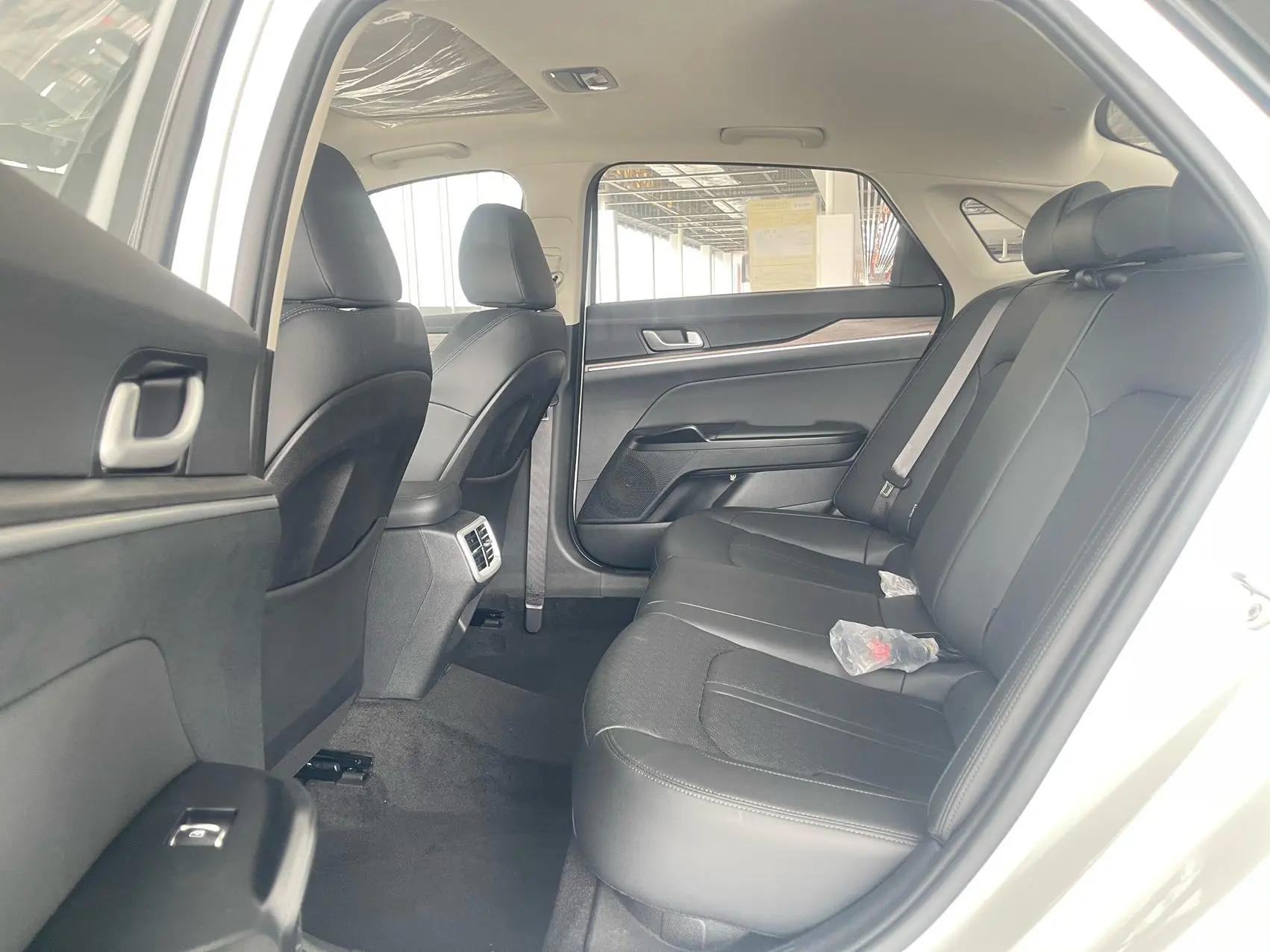 Kia 2025 K5 1.5T Deluxe Edition Automatic Gear 9