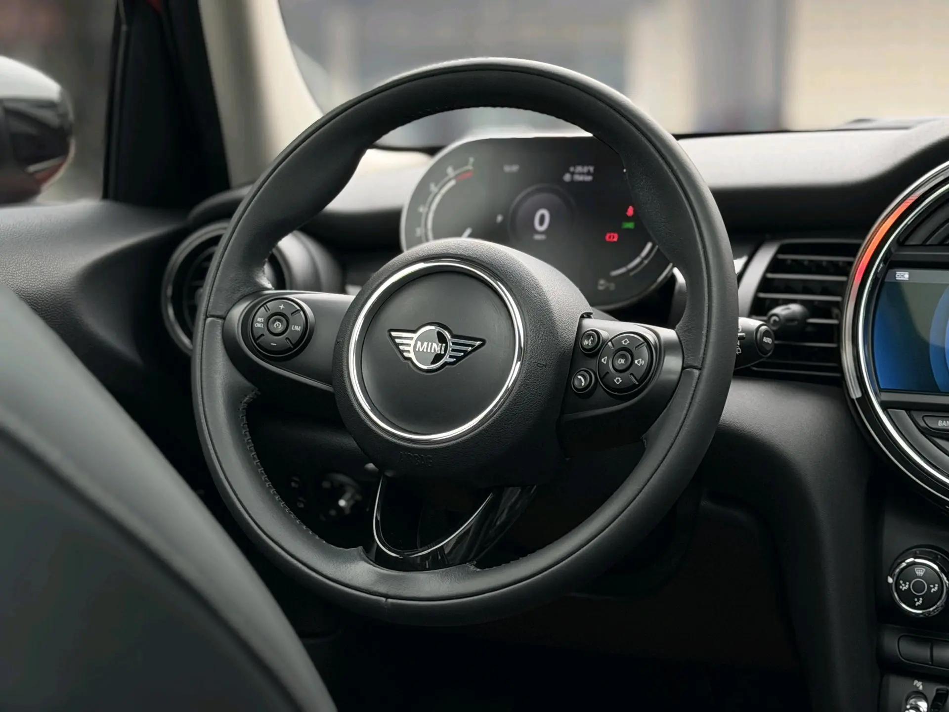 MINI 2021 1.5T COOPER Classic Five-Door Edition 6