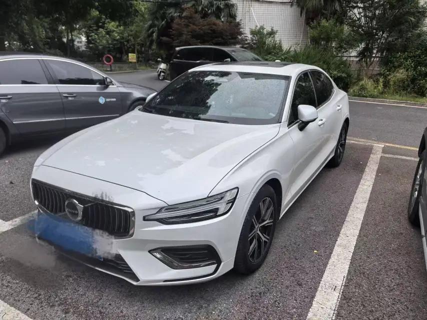 Volvo S60 2023 B4 Zhiyi Deluxe Edition