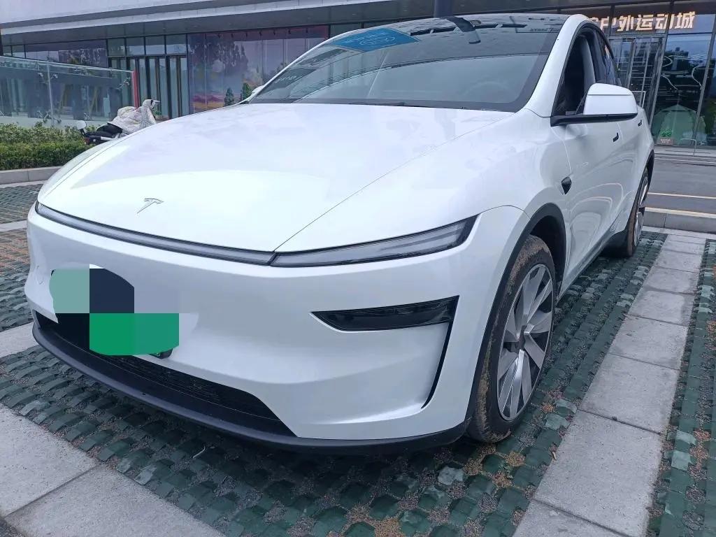 Открыть галерею: Tesla 2025 Model Y Rear-Wheel Drive Automatic