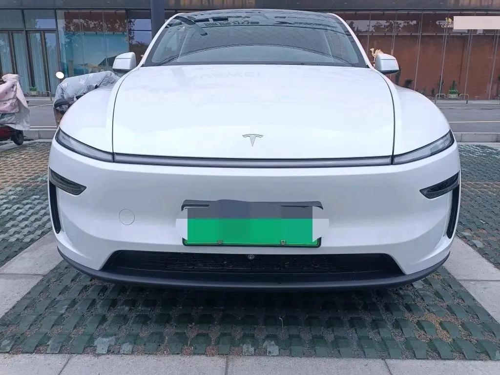 Tesla 2025 Model Y Rear-Wheel Drive Automatic 2