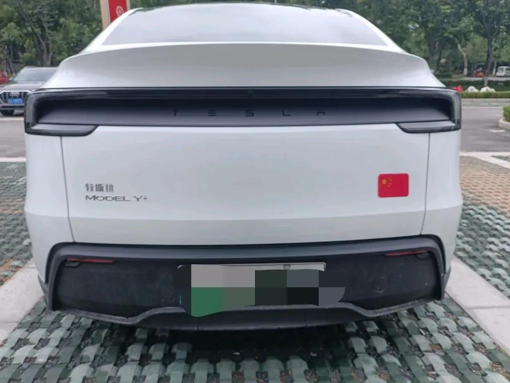 Tesla 2025 Model Y Rear-Wheel Drive Automatic 3