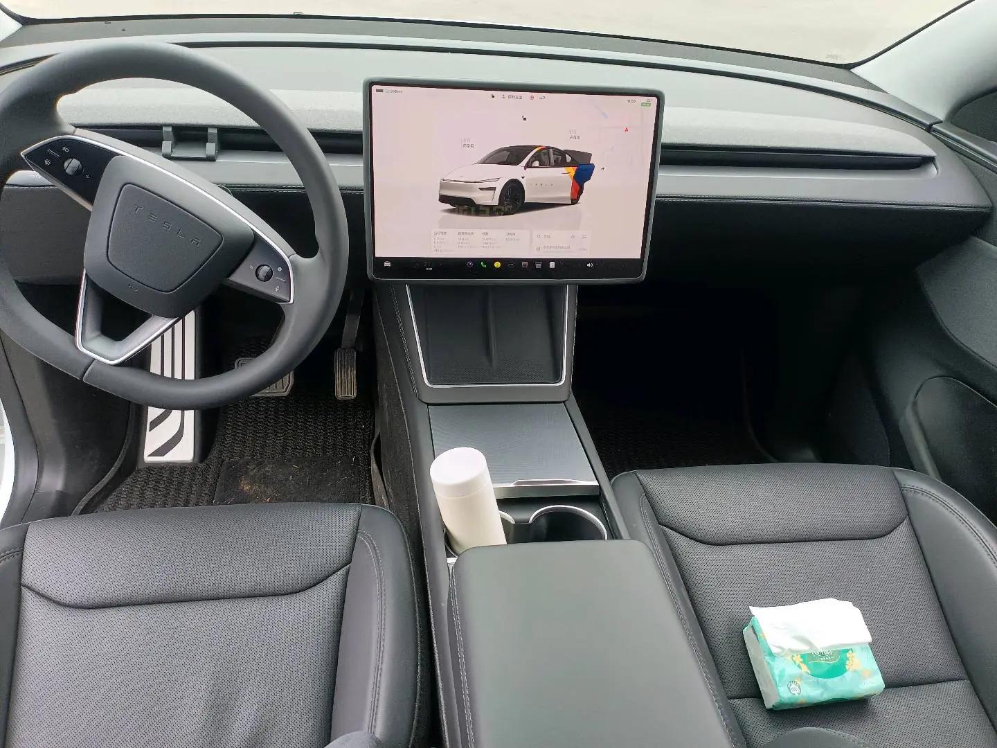 Tesla 2025 Model Y Rear-Wheel Drive Automatic 5
