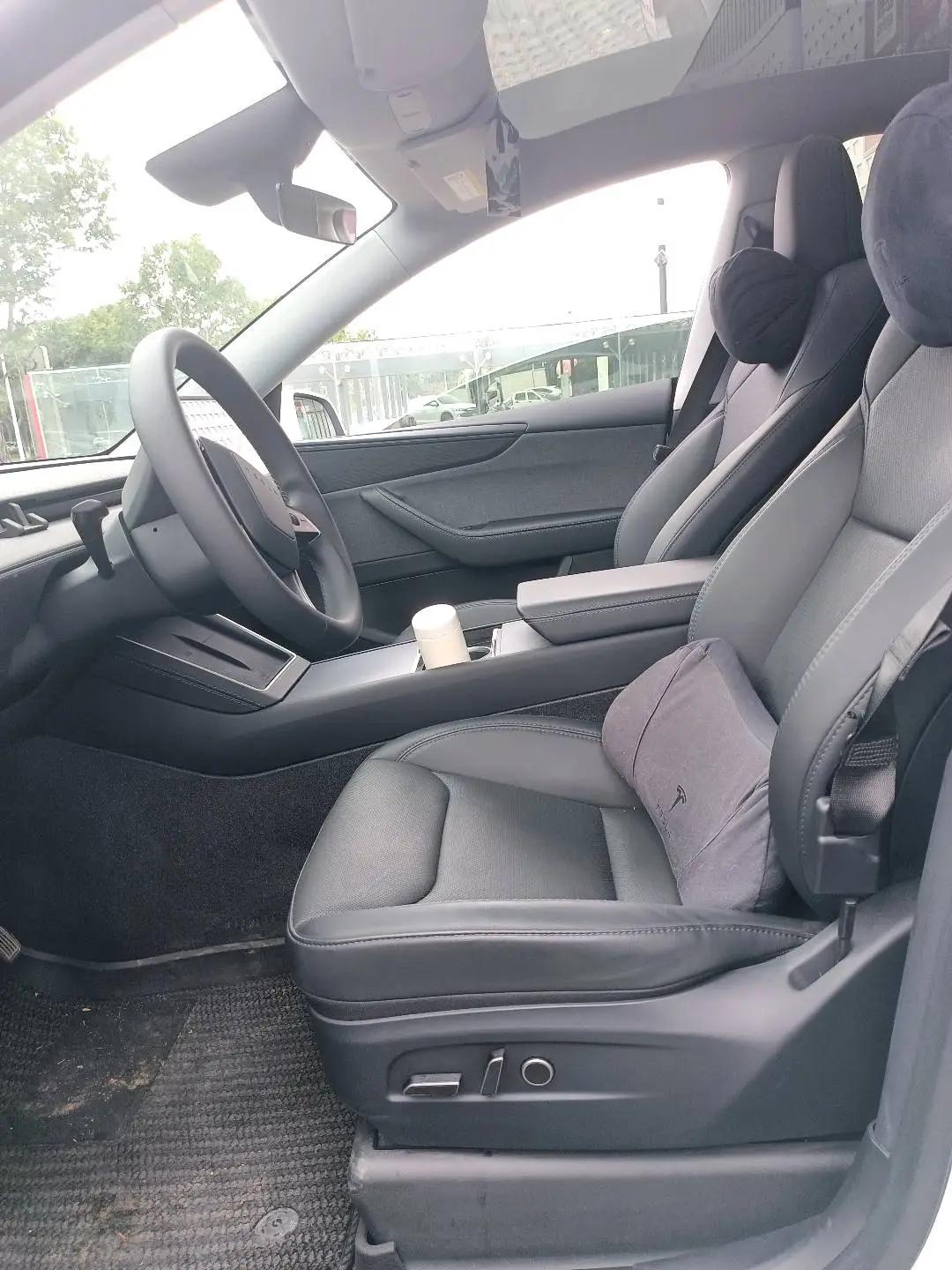 Tesla 2025 Model Y Rear-Wheel Drive Automatic 6