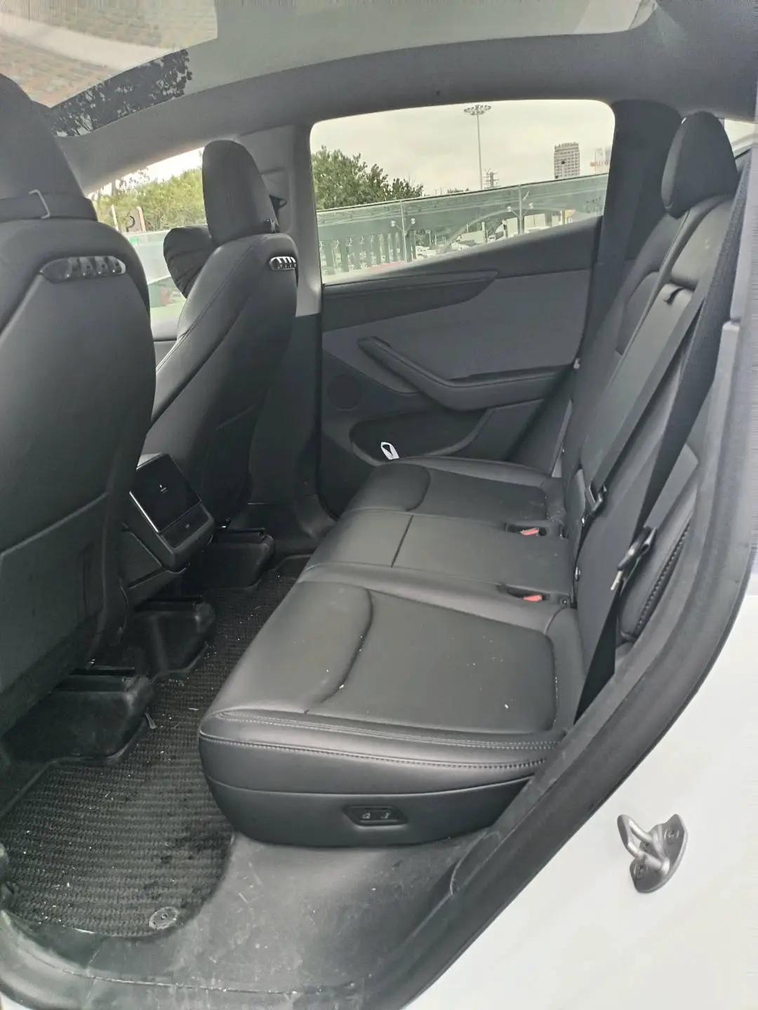 Tesla 2025 Model Y Rear-Wheel Drive Automatic 7