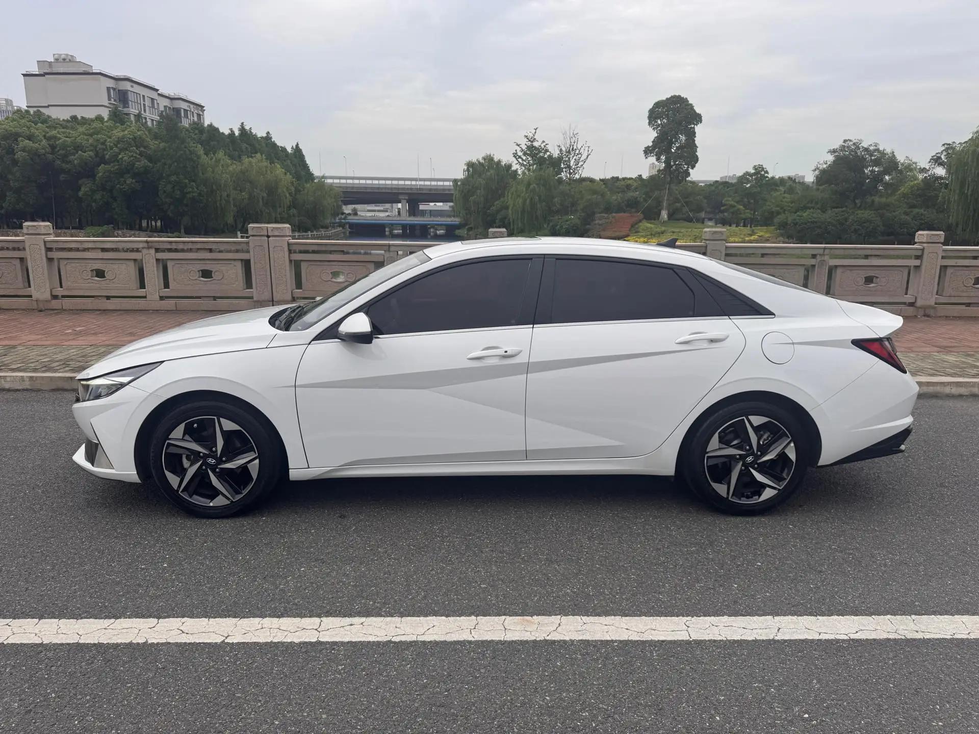 Elantra 2021 1.5L CVT LUX Prestige Edition 2