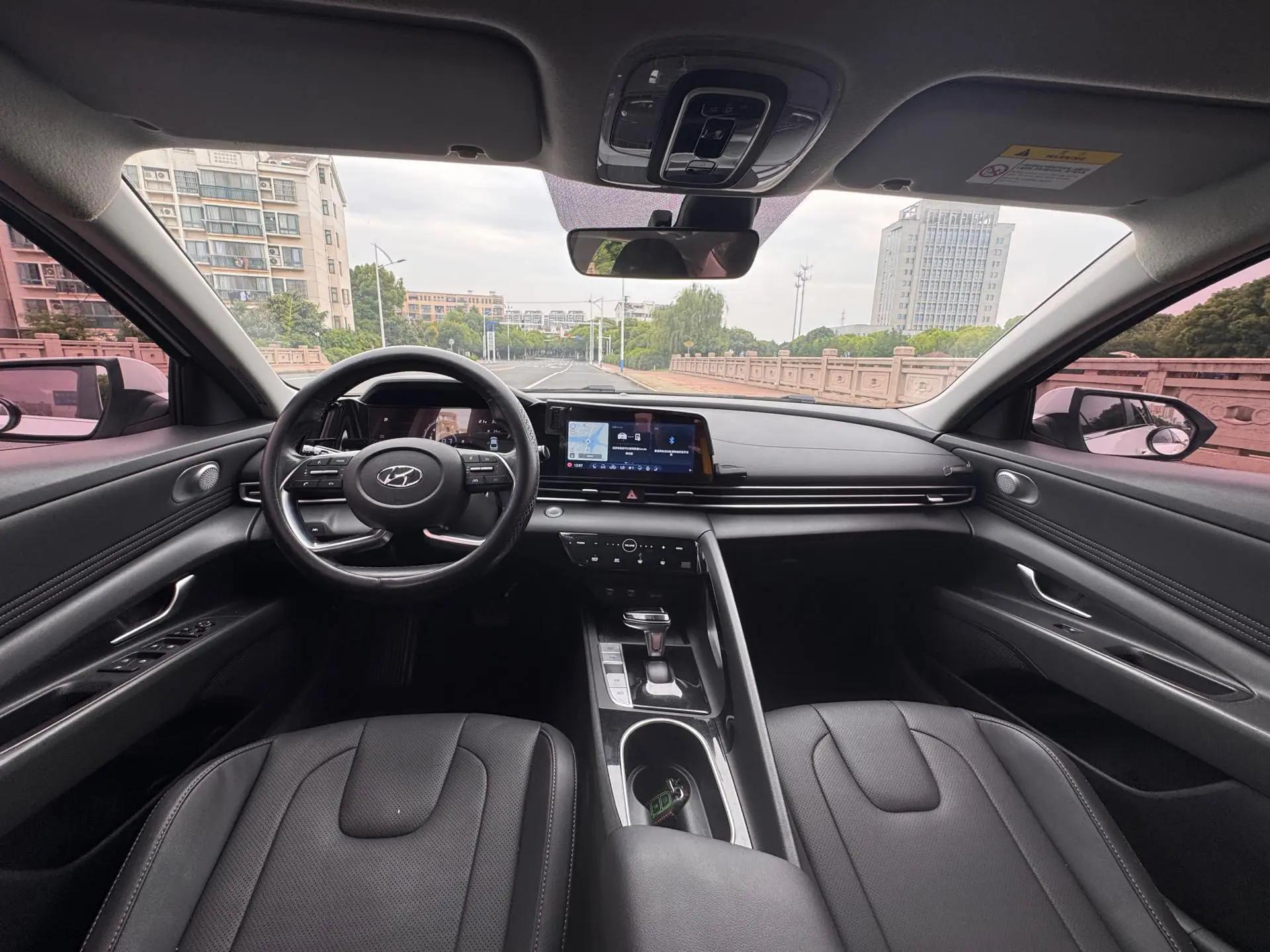 Elantra 2021 1.5L CVT LUX Prestige Edition 6