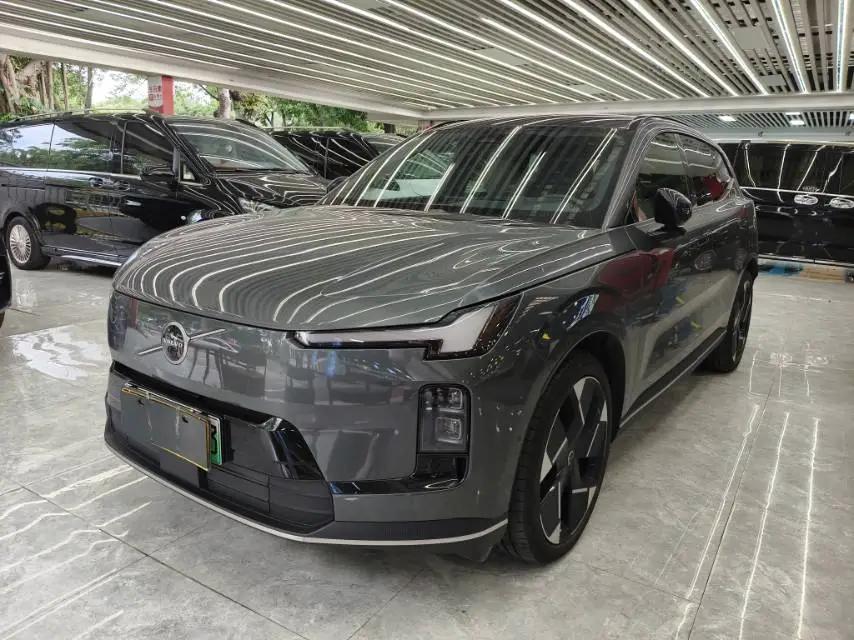 Volvo XC70 plug-in hybrid 2026 four-wheel drive ultra long battery life Ultra