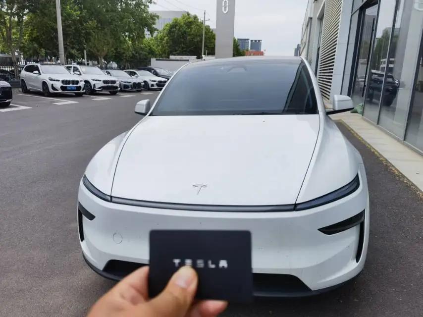 Tesla 2025 Model Y Rear Wheel Drive First Edition Automatic Transmission 2