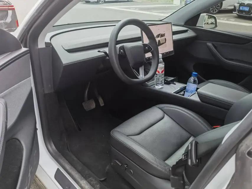 Tesla 2025 Model Y Rear Wheel Drive First Edition Automatic Transmission 3