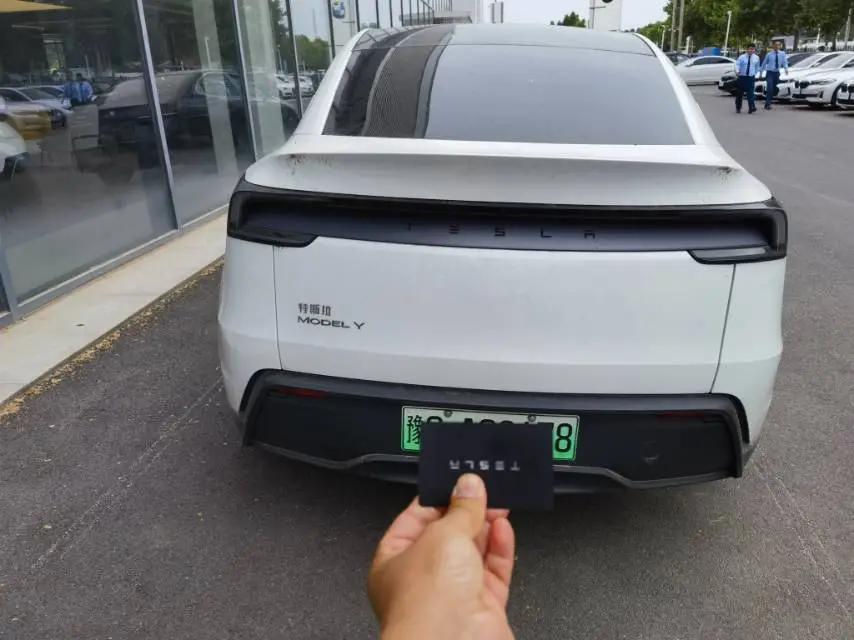 Tesla 2025 Model Y Rear Wheel Drive First Edition Automatic Transmission 5