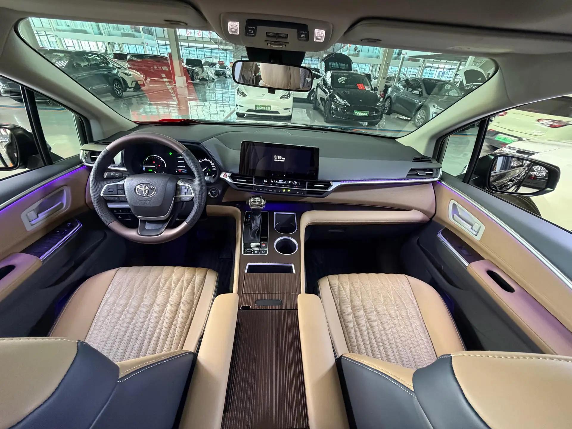 Toyota 2024 Sienna HYBRID 2.5 CVT Comfort Edition Automatic 5