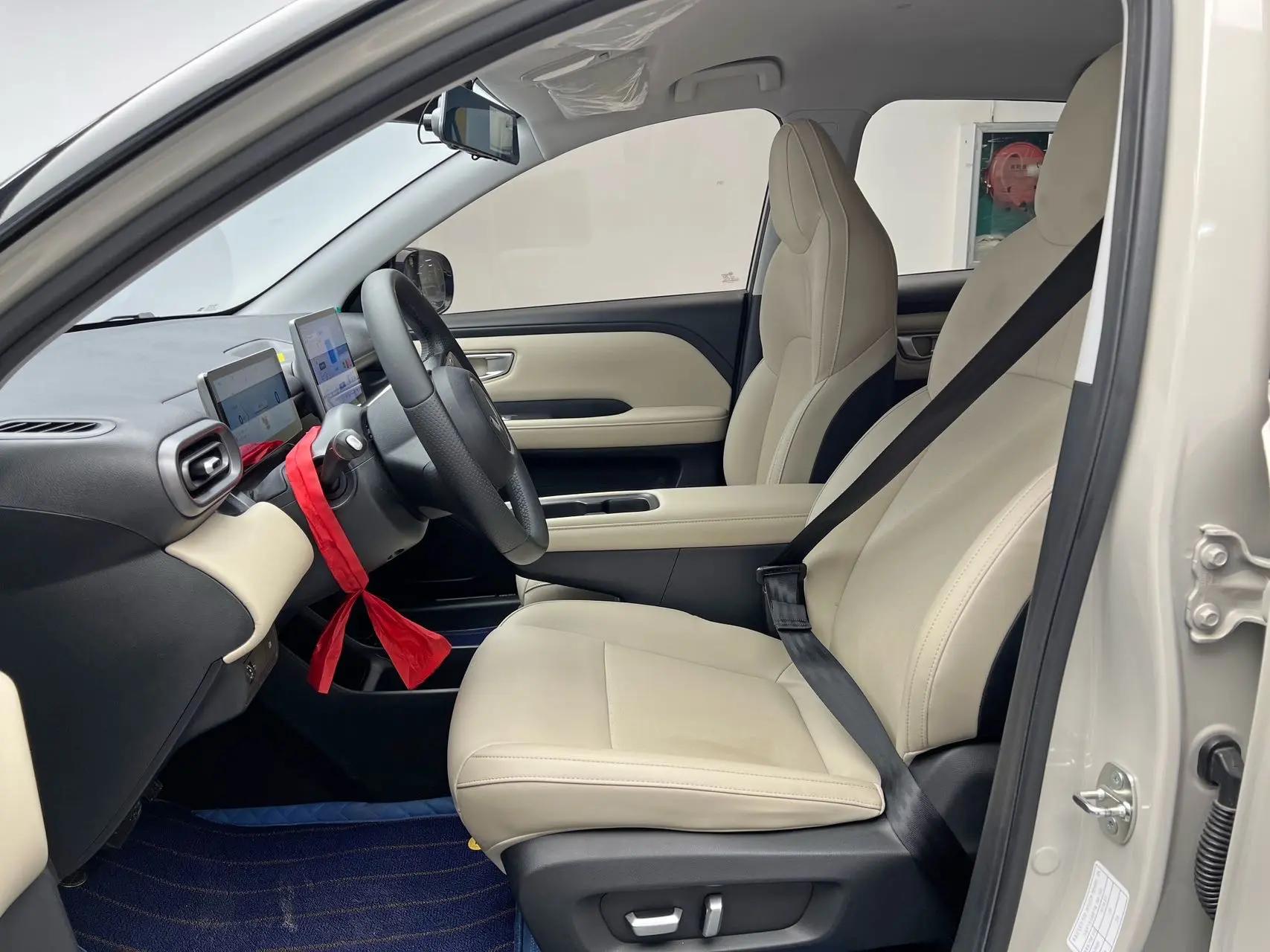 WuLing 2024 Plantronics PLUS 401km Five-seat Edition Automatic Gear 4