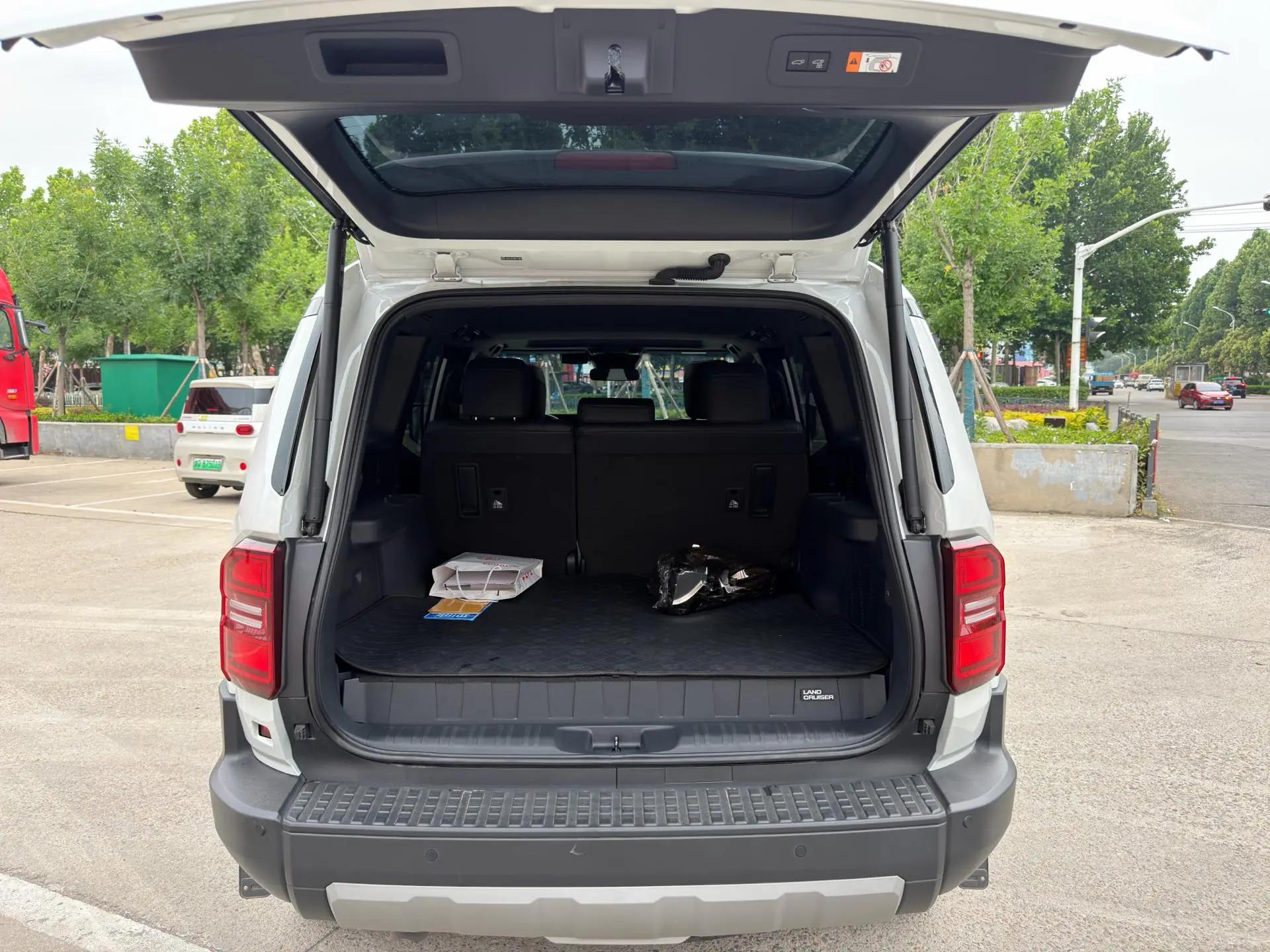 Toyota 2024 Prado HEV 2.4T All-Purpose TX Version 5-Seater Automatic 12