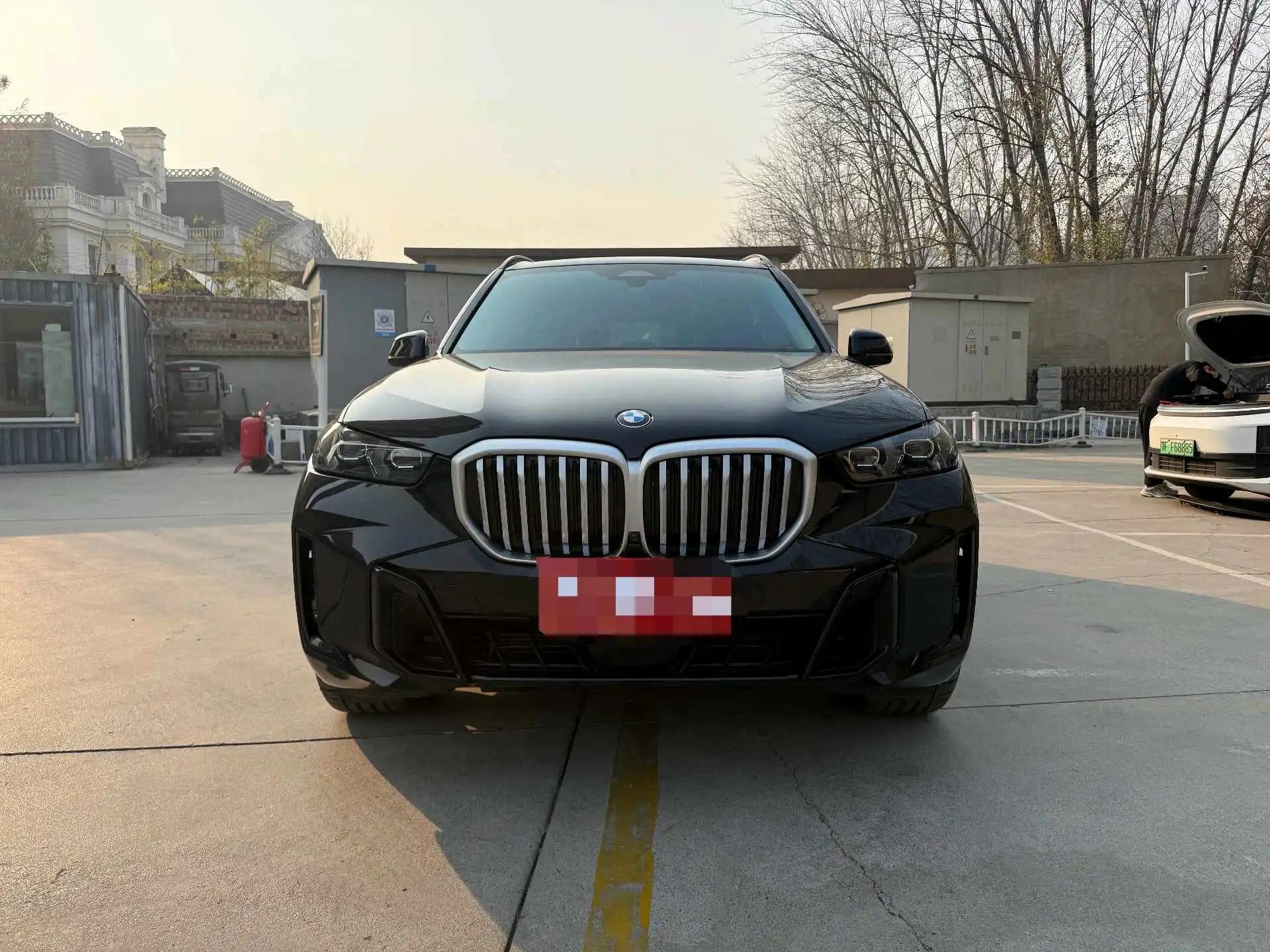 BMW 2026 X5 xDrive30Li 48V 2.0T Luxury M Sport Night Edition Automatic 2