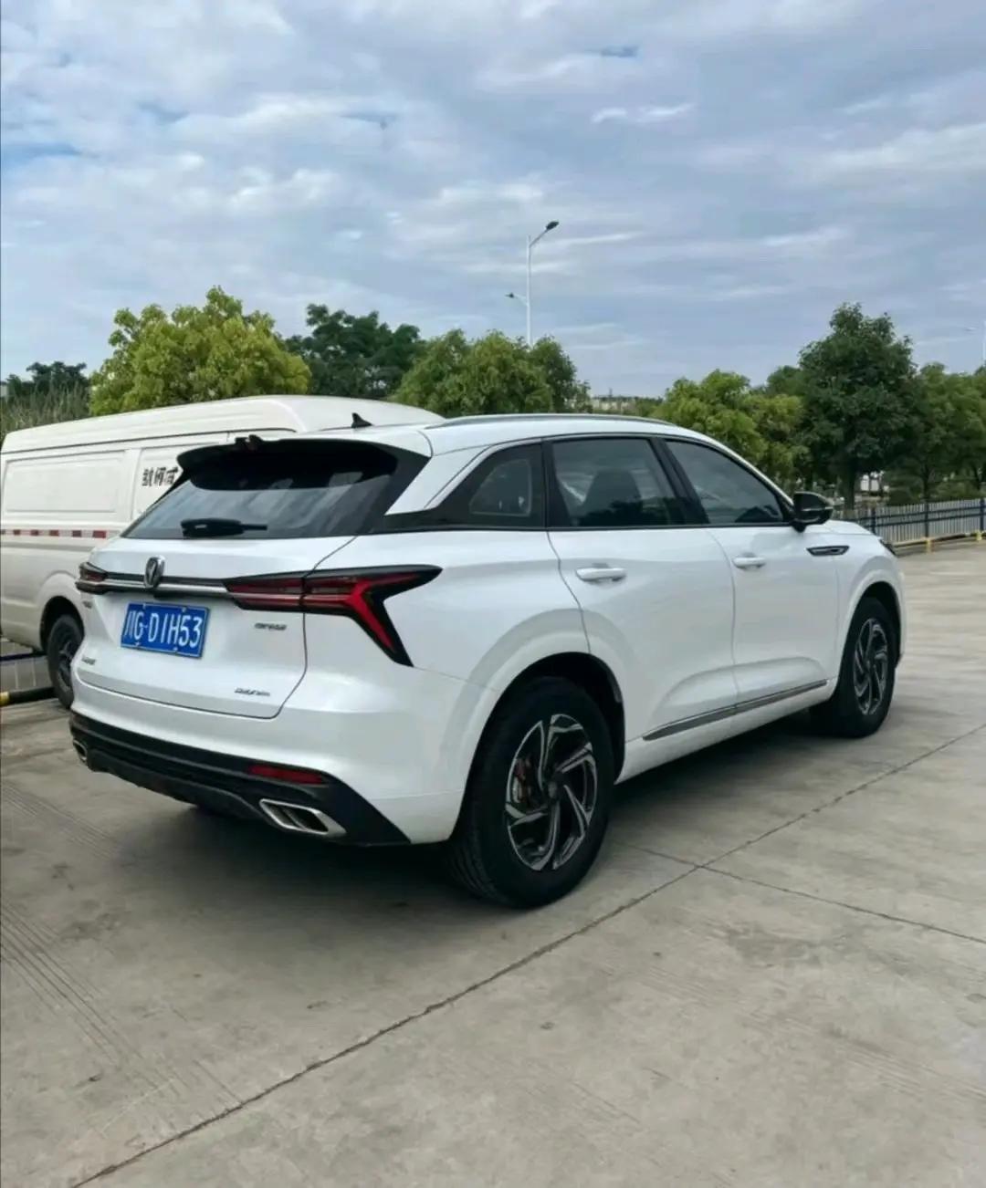 HongQi HS3 2023 1.5T Two-Drive HEV 6