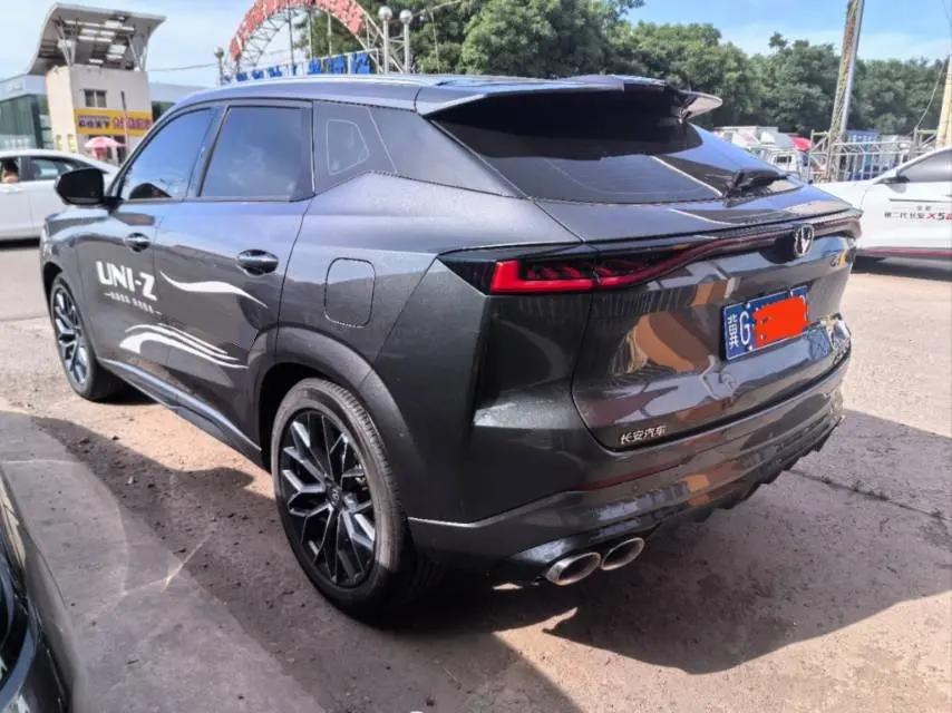 ChangAn UNI-Z 2025 1.5T Honorable Model 2