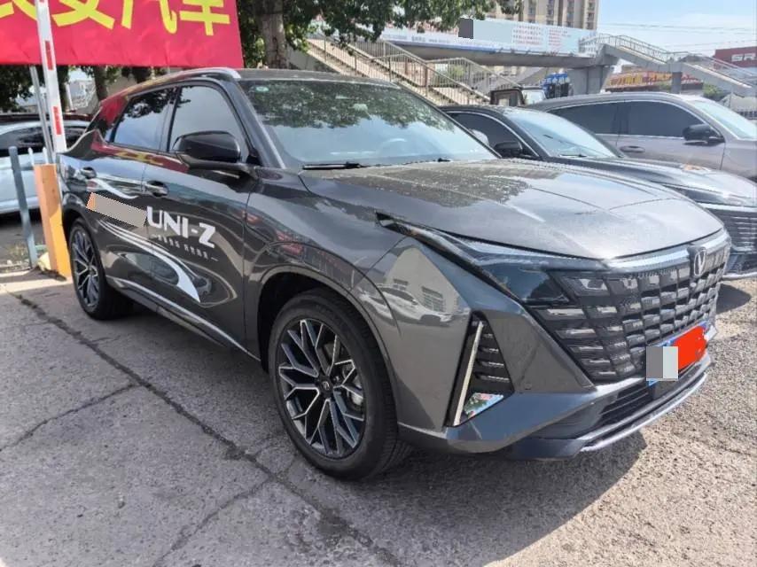 ChangAn UNI-Z 2025 1.5T Honorable Model 4